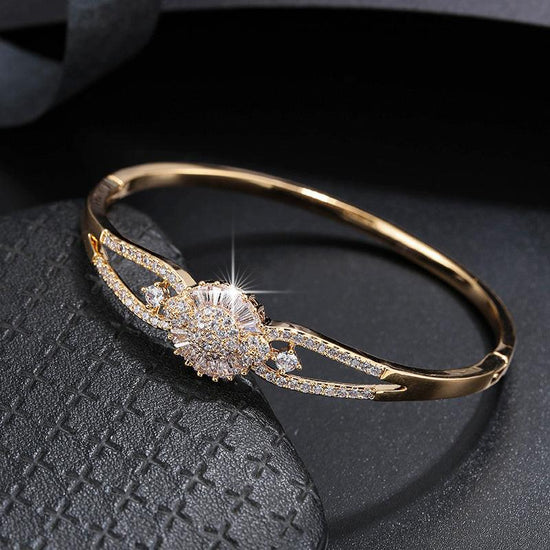 Elegant And Sophisticated Zirconia Bracelet With A Trendy And Minimalist Design, Exuding A Sense Of Luxury And Fashion. - Zalmyraboutique
