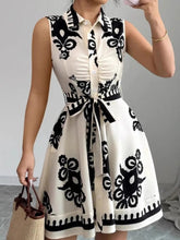 Femme portant une robe d&