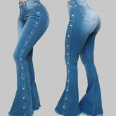 Femme portant un jeans flare vintage bleu  dos avec taille haute et bas évasé, collection automne Zalmyraboutique.