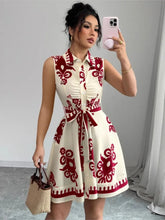 Femme portant une robe d&