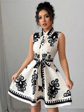 Femme portant une robe d&