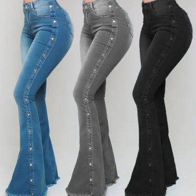 Femme portant un jeans flare vintage avec taille haute et bas évasé, collection automne Zalmyraboutique.