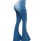 Femme portant un jeans flare vintage bleu avec taille haute et bas évasé, collection automne Zalmyraboutique.