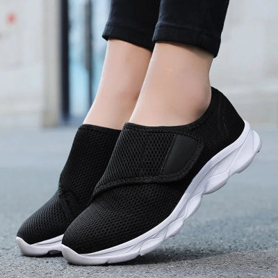 Baskets légères pour femme en mesh noir blancavec fermeture velcro, design slip-on confortable pour le quotidien, Zalmyraboutique
